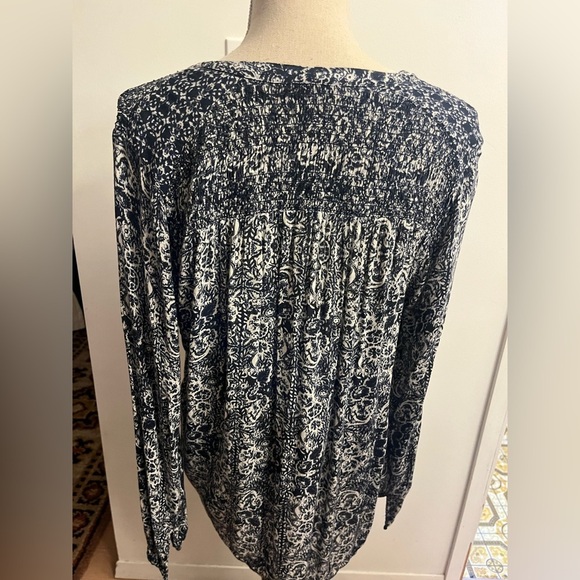 Lucky Brand Women’s V Neck Blouse Long Sleeve Navy Boho Large - Picture 2 of 7